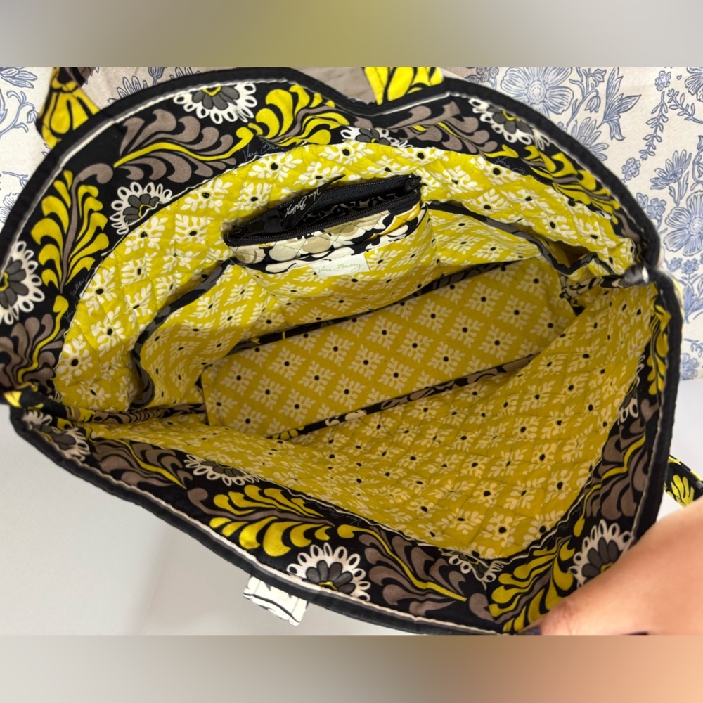 Vera Bradley Floral Tote Bag Black, Yellow, Cream with matching coin purse - Picture 10 of 10